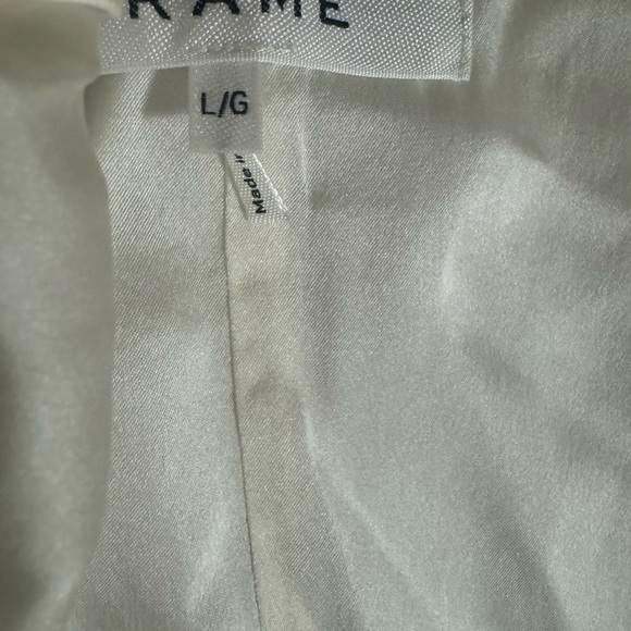 FRAME DENIM
SHIRRED FLOUNCE TOP - OFF WHITE
$369.00 size L - Picture 8 of 9